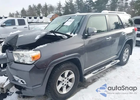 2013 Toyota 4Runner Sr5 z USA, uszkodzony, nr VIN JTEBU5JR0D5141131
